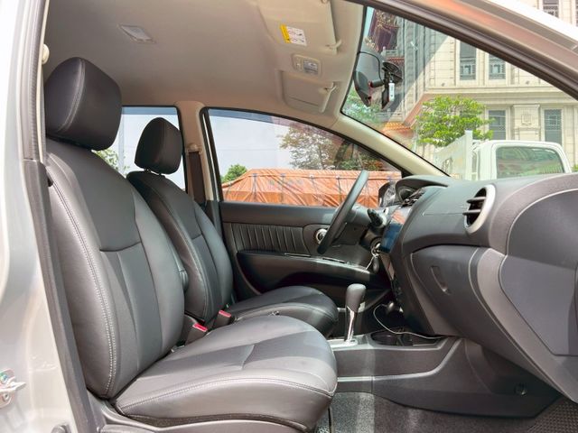Nissan  Livina  第7張相片