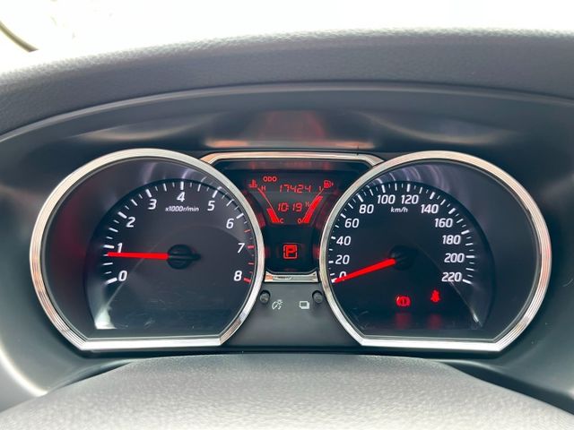 Nissan  Livina  第12張相片