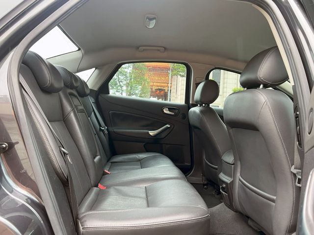 Ford/福特  Mondeo 《全台最佳首選》2010 Ford Mondeo 2.3 經典型 全車超漂亮 只跑12萬 車況一流 福特 轎車 大型  第9張相片