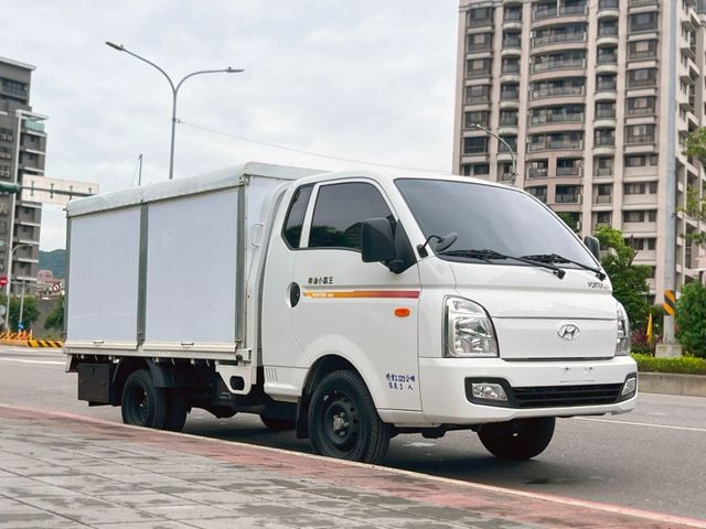 Hyundai  Porter 《只跑3600公里》2022 Hyundai Porter 2.5 自排 大單廂 升降尾門 四面開 現代 小霸王   第2張相片