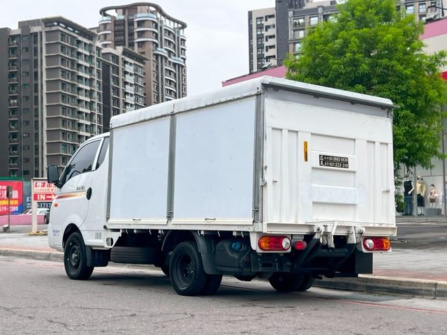 Hyundai  Porter 《只跑3600公里》2022 Hyundai Porter 2.5 自排 大單廂 升降尾門 四面開 現代 小霸王   第4張相片