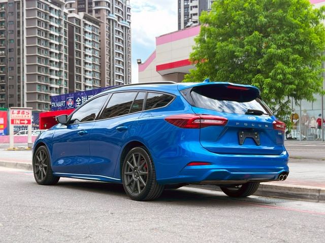 Ford/福特  Focus 《省超過20萬》2023 Ford Focus Wagon 1.5 ST-Line Vignale 只跑2萬 跟新車  第4張相片