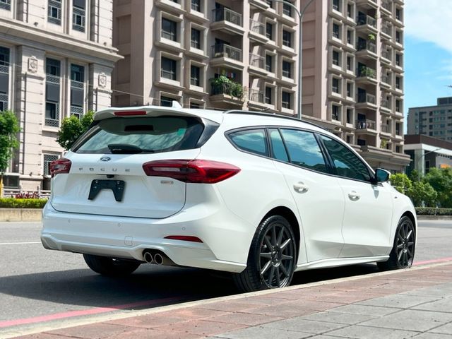 Ford/福特  Focus 《省超過20萬》2023 Ford Focus Wagon 1.5 ST-Line Vignale 只跑2萬 跟新車  第3張相片