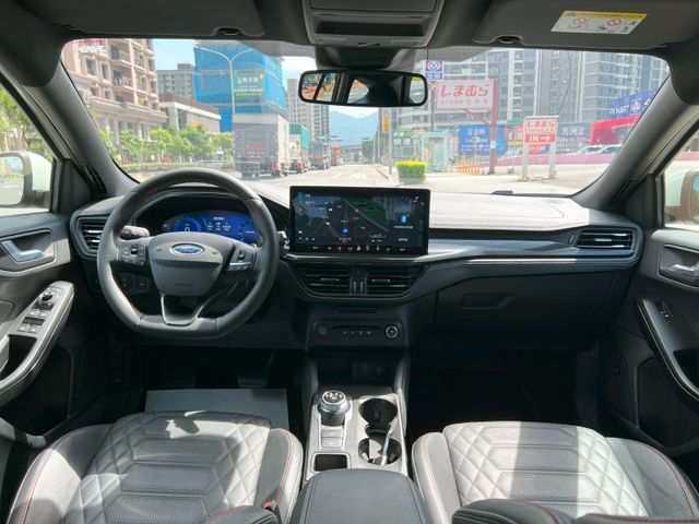 Ford/福特  Focus 《省超過20萬》2023 Ford Focus Wagon 1.5 ST-Line Vignale 只跑2萬 跟新車  第5張相片
