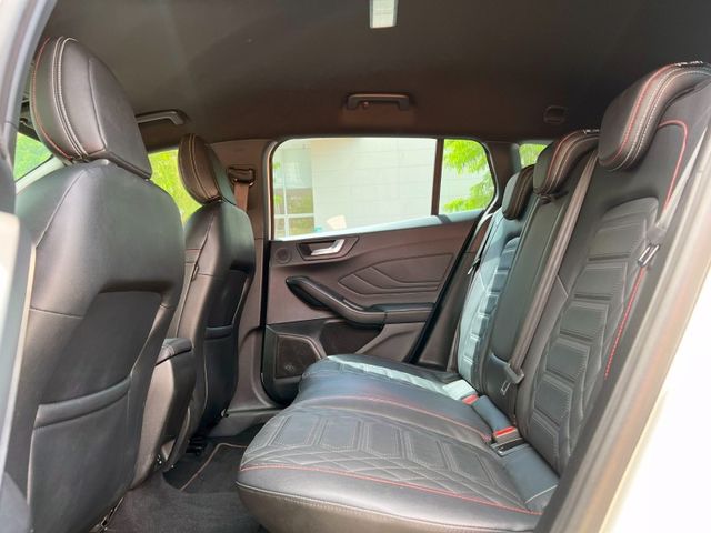 Ford/福特  Focus 《省超過20萬》2023 Ford Focus Wagon 1.5 ST-Line Vignale 只跑2萬 跟新車  第8張相片
