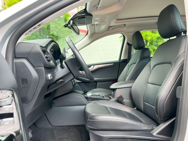 Ford/福特  Kuga 《現在入手很便宜》2022 Ford Kuga 1.5 旗艦X 超低里程 只跑2萬公里 全車如新 車況超讚 SUV   第6張相片