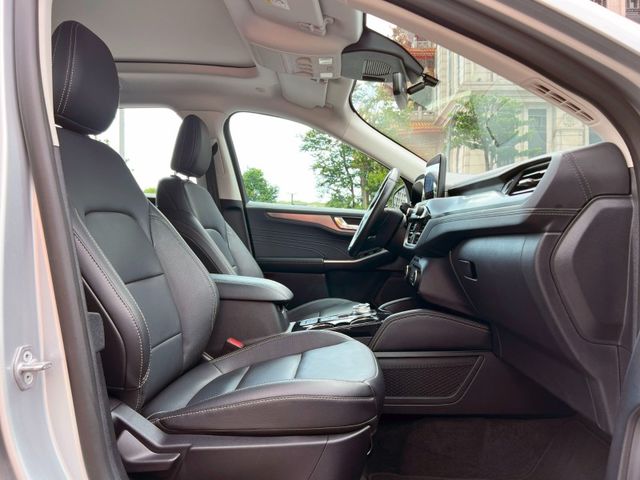 Ford/福特  Kuga 《現在入手很便宜》2022 Ford Kuga 1.5 旗艦X 超低里程 只跑2萬公里 全車如新 車況超讚 SUV   第7張相片