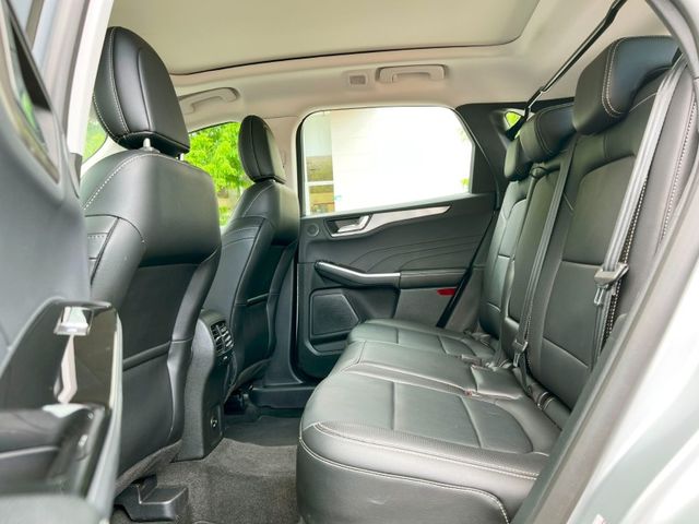 Ford/福特  Kuga 《現在入手很便宜》2022 Ford Kuga 1.5 旗艦X 超低里程 只跑2萬公里 全車如新 車況超讚 SUV   第8張相片