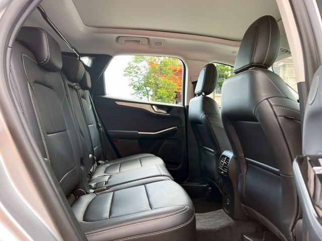 Ford/福特  Kuga 《現在入手很便宜》2022 Ford Kuga 1.5 旗艦X 超低里程 只跑2萬公里 全車如新 車況超讚 SUV   第9張相片