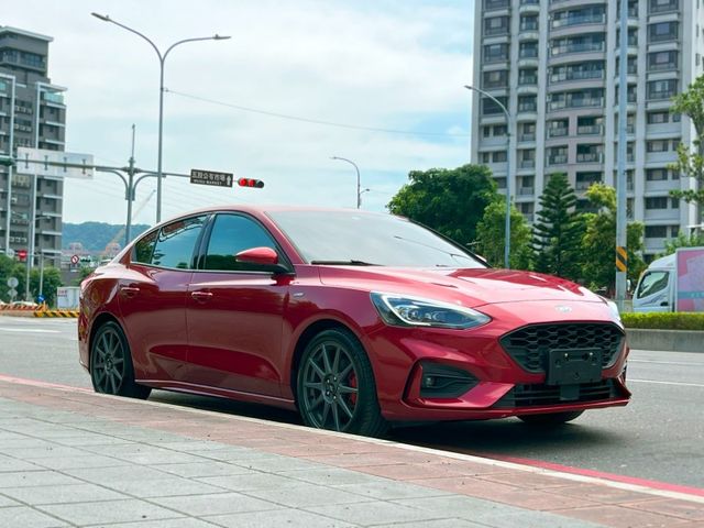 Ford/福特  Focus 《原廠保固到2028年》2022 Ford Focus 4D ST-Line Lommel X賽道版 只跑4萬 全車  第2張相片