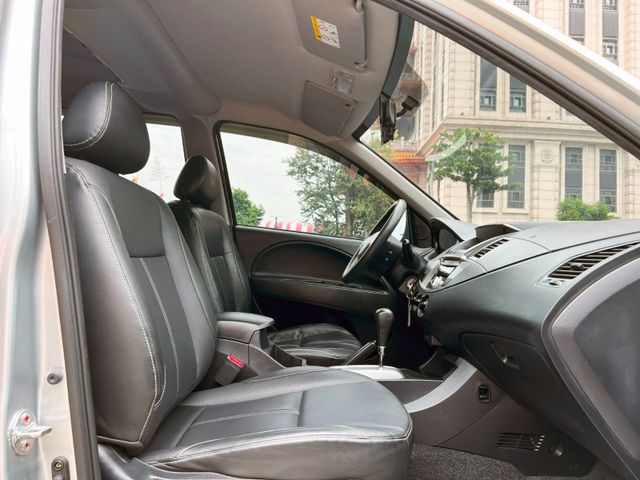 Mitsubishi  Zinger  第7張相片