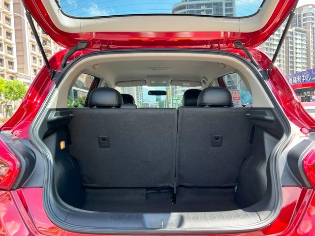 Nissan  Tiida  第10張相片