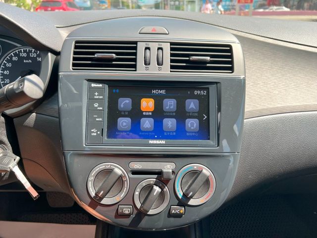 Nissan  Tiida  第13張相片