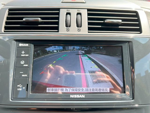 Nissan  Tiida  第14張相片