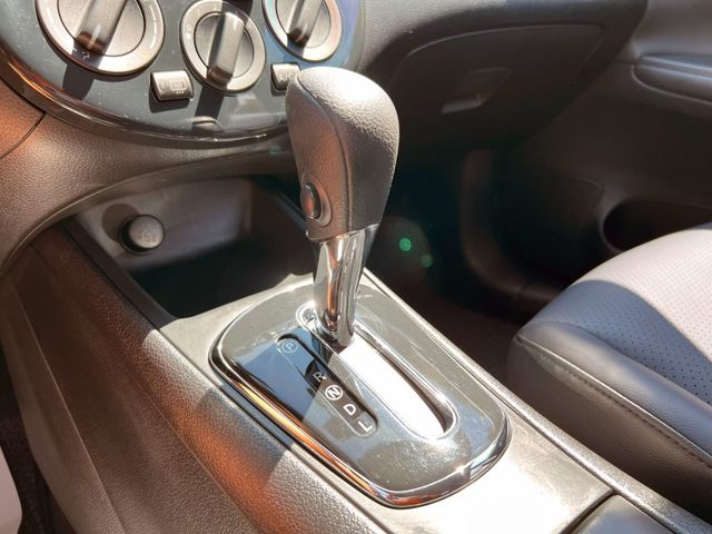 Nissan  Tiida  第15張相片