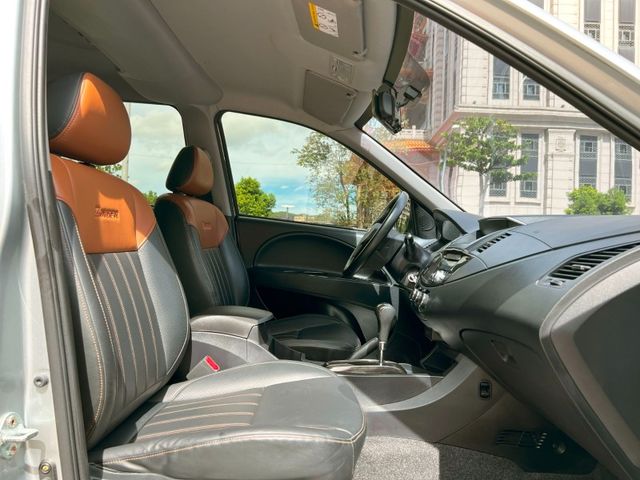 Mitsubishi  Zinger  第7張相片