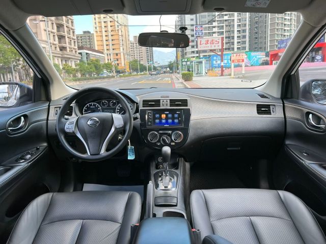 Nissan  Tiida  第5張相片