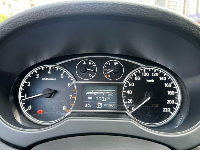 Nissan  Tiida  第12張相片