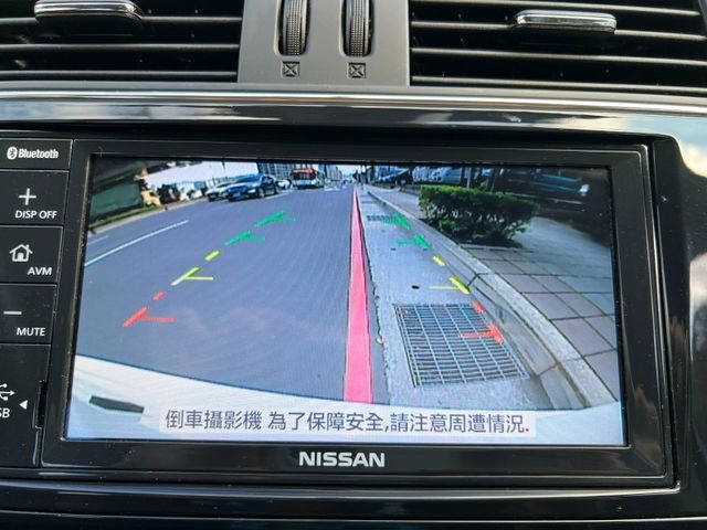 Nissan  Tiida  第14張相片