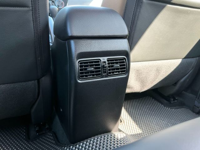 Nissan  Tiida  第16張相片