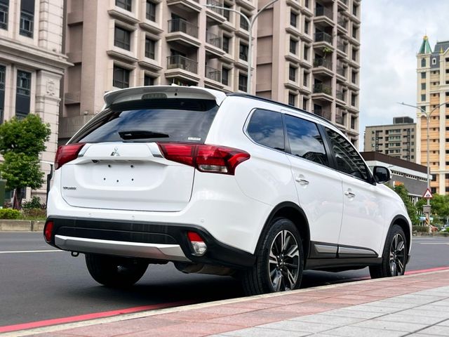 Mitsubishi  Outlander  第3張相片