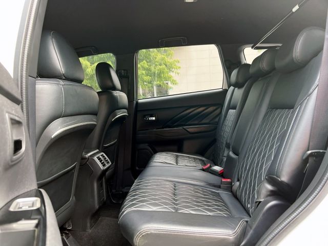 Mitsubishi  Outlander  第7張相片