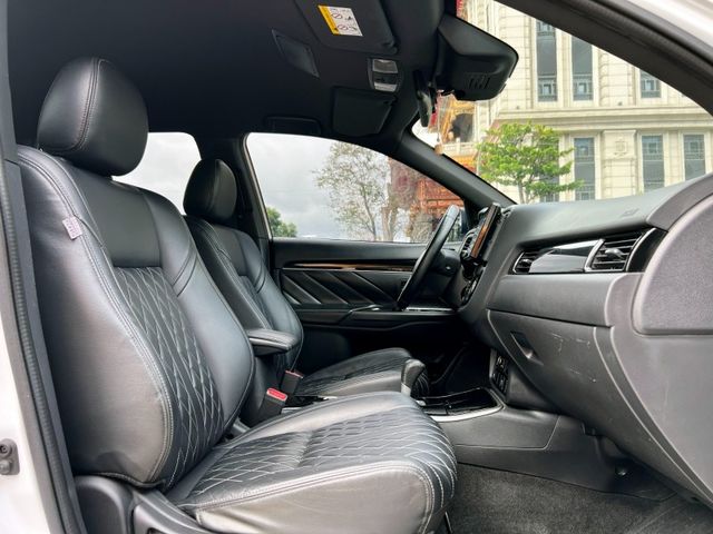 Mitsubishi  Outlander  第8張相片