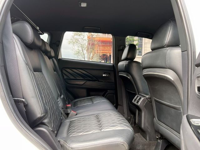 Mitsubishi  Outlander  第9張相片