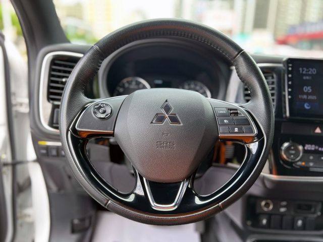 Mitsubishi  Outlander  第11張相片