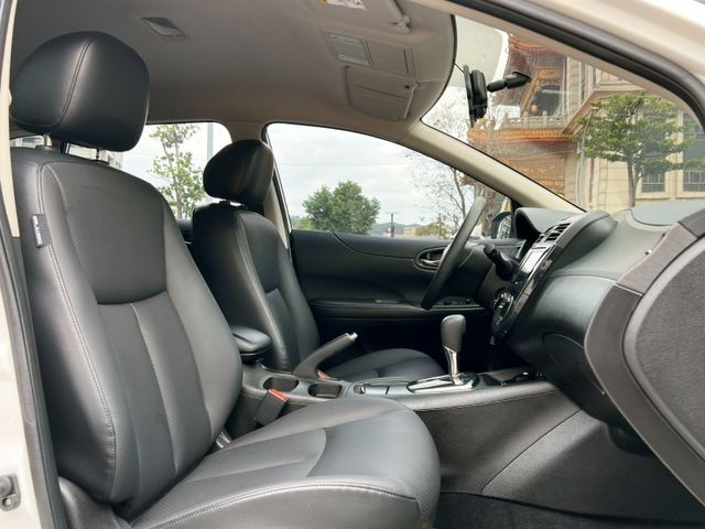 Nissan  Tiida  第8張相片
