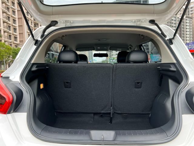 Nissan  Tiida  第10張相片