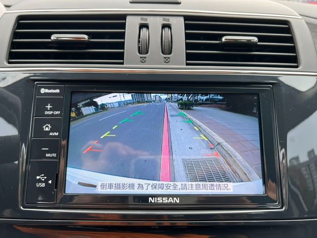 Nissan  Tiida  第14張相片