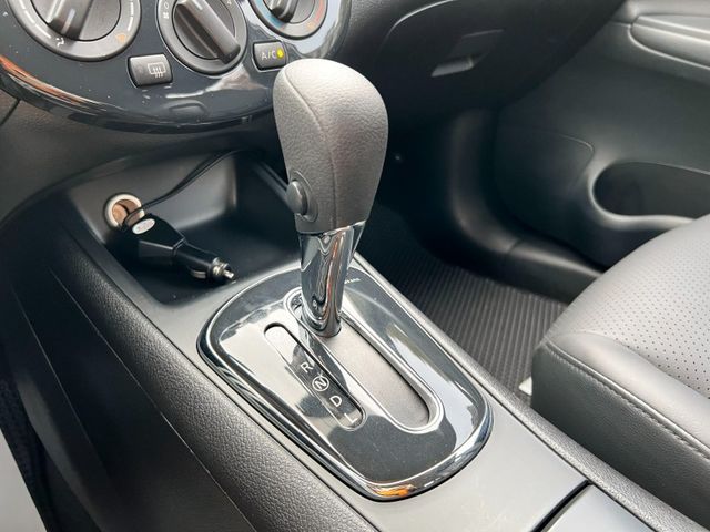 Nissan  Tiida  第15張相片