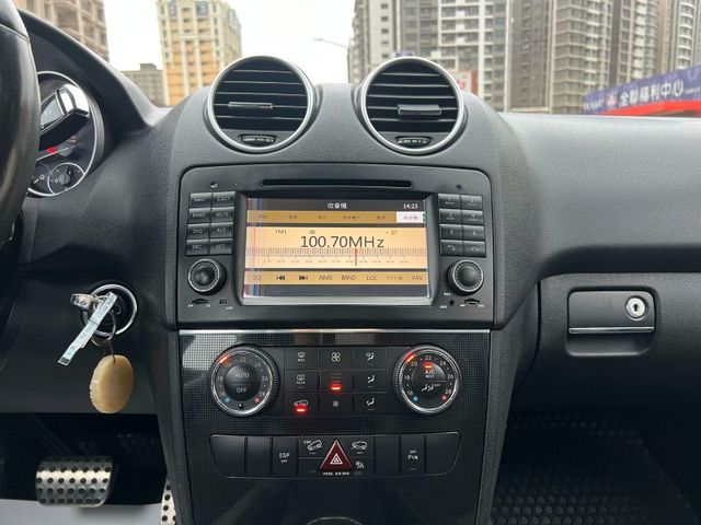 Mercedes-Benz/賓士   ML-CLASS  ML350  第13張相片