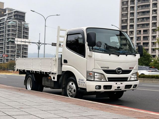 Hino  300  第2張相片