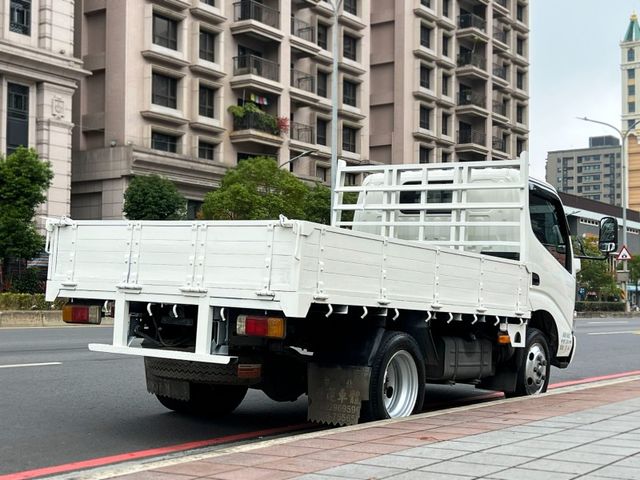 Hino  300  第3張相片