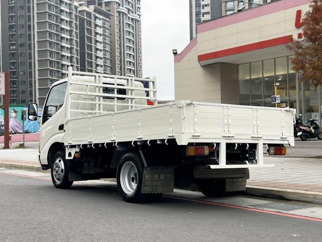 Hino  300  第4張相片