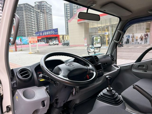 Hino  300  第7張相片