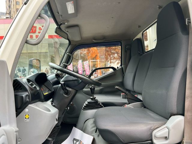 Hino  300  第8張相片