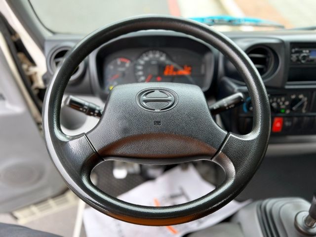Hino  300  第11張相片