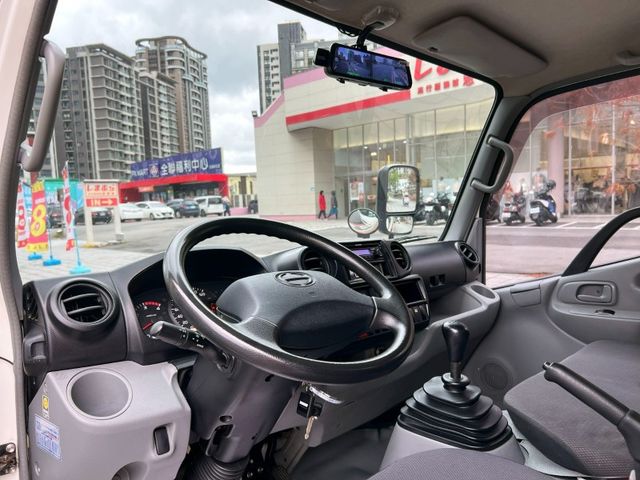 Hino  300  第7張相片