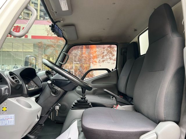 Hino  300  第8張相片