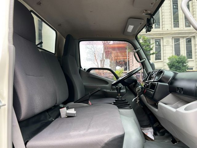 Hino  300  第10張相片