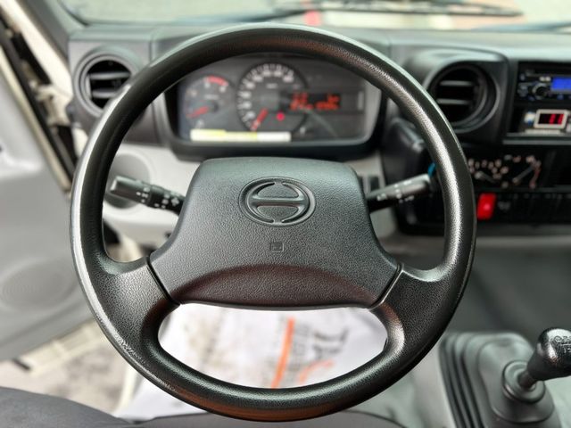 Hino  300  第11張相片