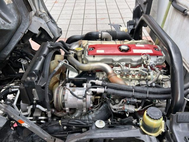 Hino  300  第15張相片