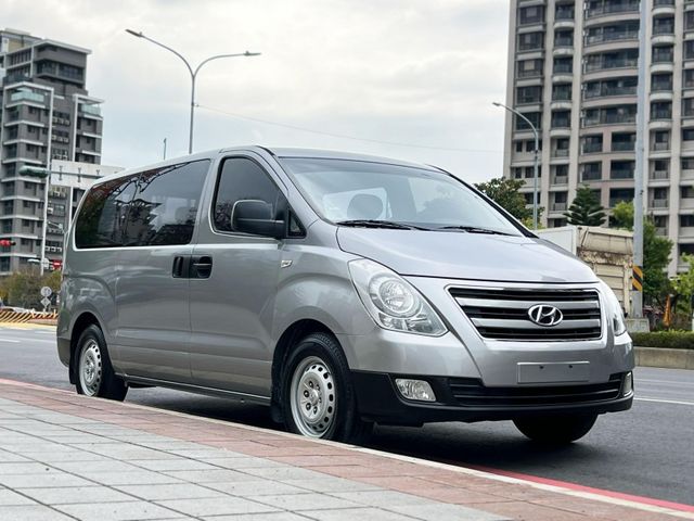 Hyundai  Starex  第2張相片