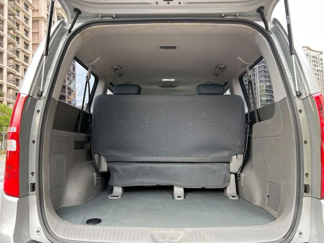 Hyundai  Starex  第11張相片