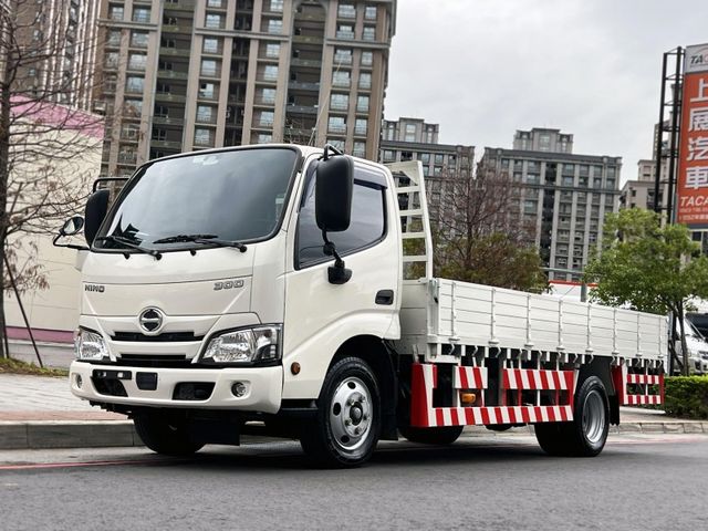 Hino  300  第1張相片