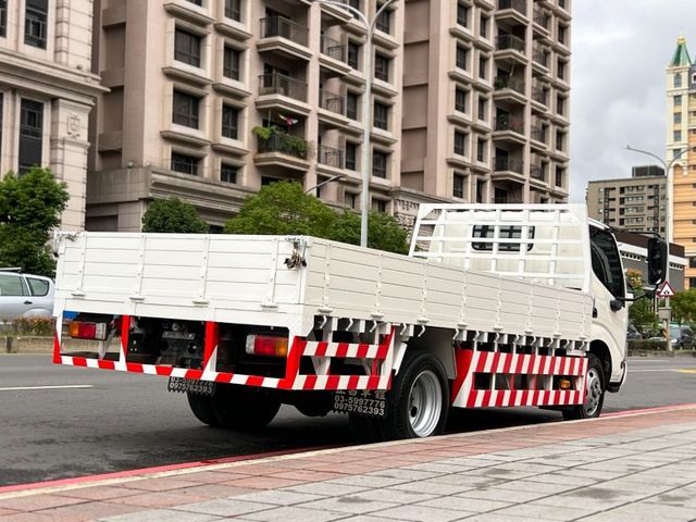 Hino  300  第3張相片