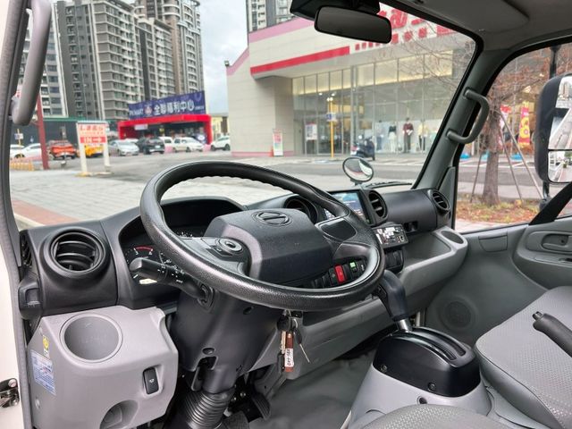 Hino  300  第7張相片